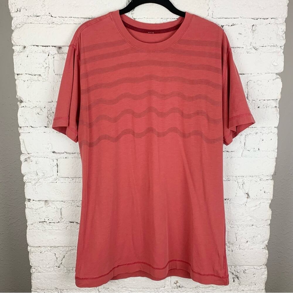 Lululemon Mens Wavy Striped Red Tee Large